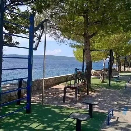 In Mit Garten, Terrasse Und Grill Und Panoramablick Apartman Novi Vinodolski