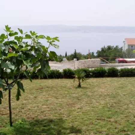 In Mit Garten, Terrasse Und Grill Und Panoramablick Apartman Novi Vinodolski