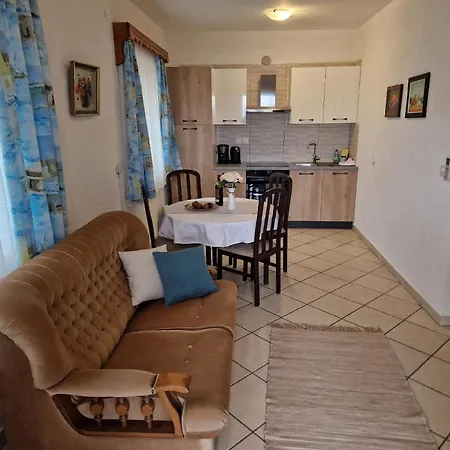 In Mit Garten, Terrasse Und Grill Und Panoramablick Apartman