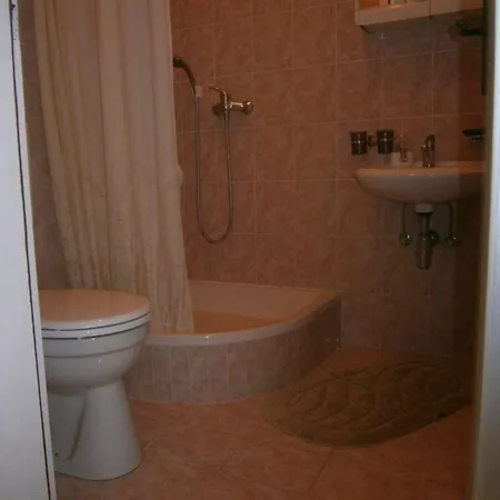 In Mit Garten, Terrasse Und Grill Und Panoramablick Apartman Novi Vinodolski