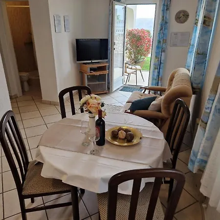 Apartman In Mit Garten, Terrasse Und Grill Und Panoramablick Novi Vinodolski