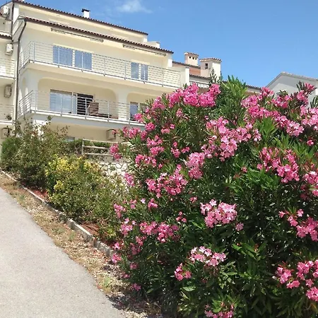 Apartman In Mit Garten, Terrasse Und Grill Und Panoramablick